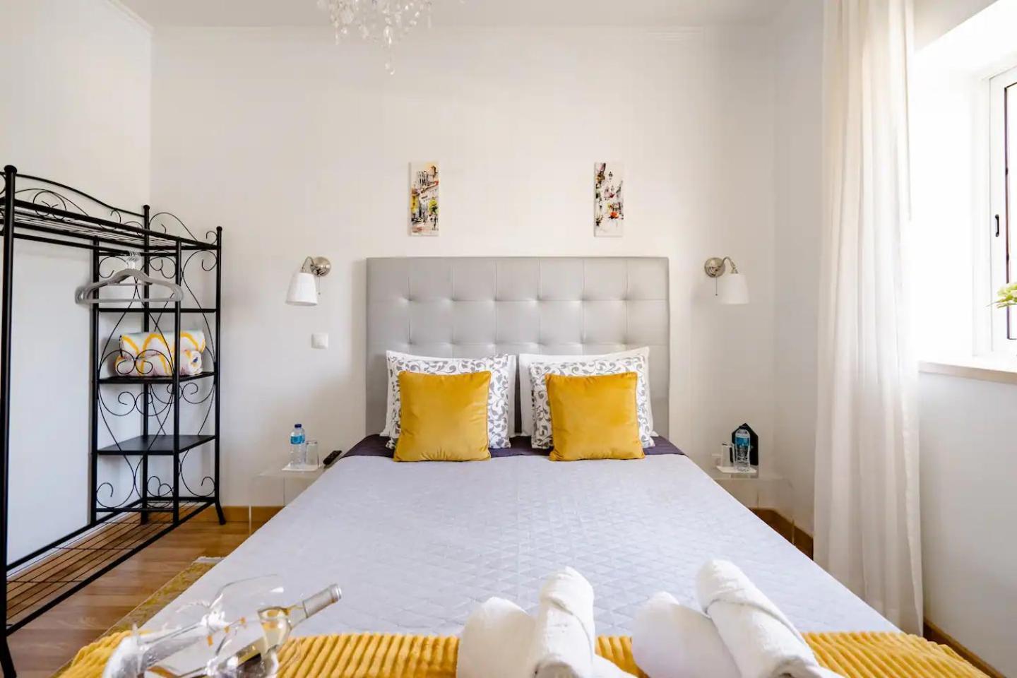 Jose & Ester House Homestay Almada