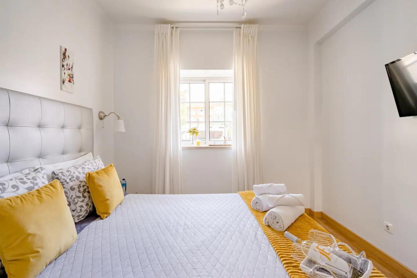 Jose & Ester House * Almada